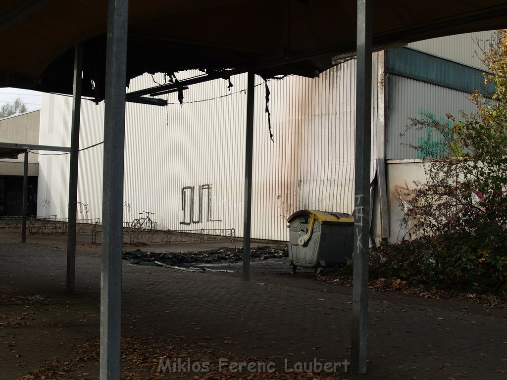 Muellcontainerbrand Schule Koeln Holweide Burgwiesenstr   P23.JPG